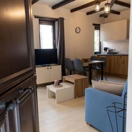 Apartament Lithic 1 *