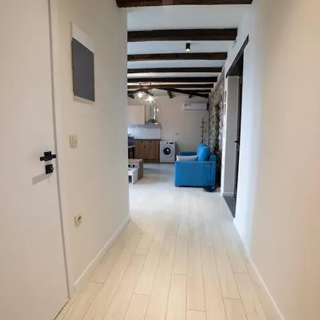 Apartament Lithic 1 *