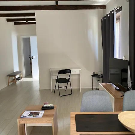 Apartament Lithic 1 *